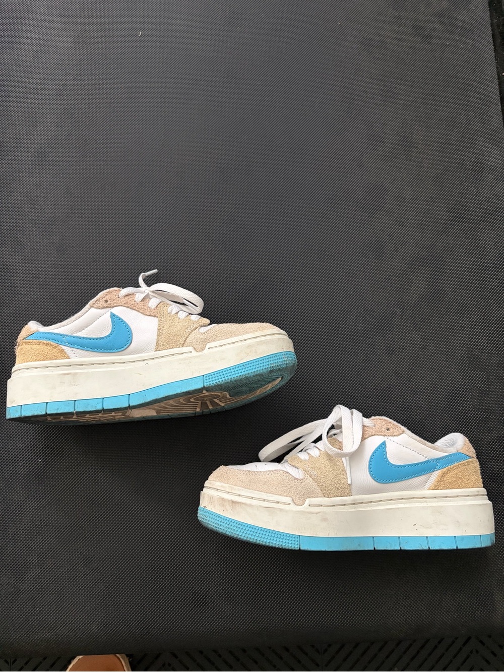 Air Jordan 1 Elevate Low SE Women's Shoes
Size: 5.5